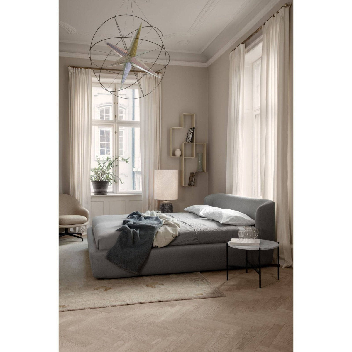 Gubi - Gravity floor lamp XL - High - Skandium London