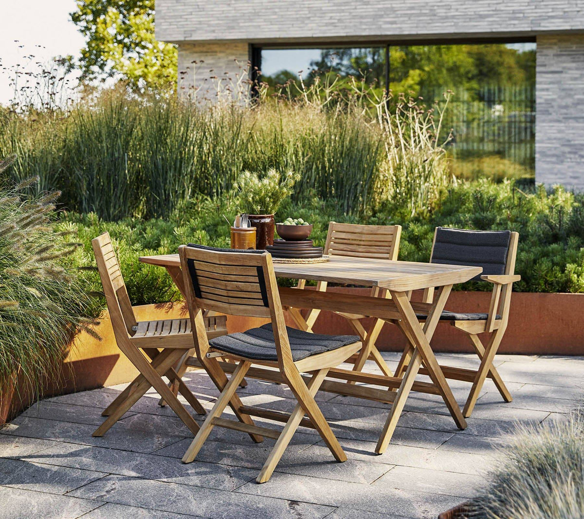 Flip Folding Table | Large 80x140 cm | Cane-line | Skandium London