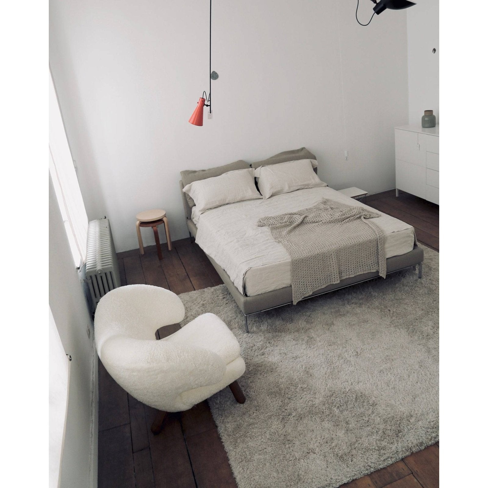 House of Finn Juhl - Pelican Lounge Chair - Sheepskin - Skandium London