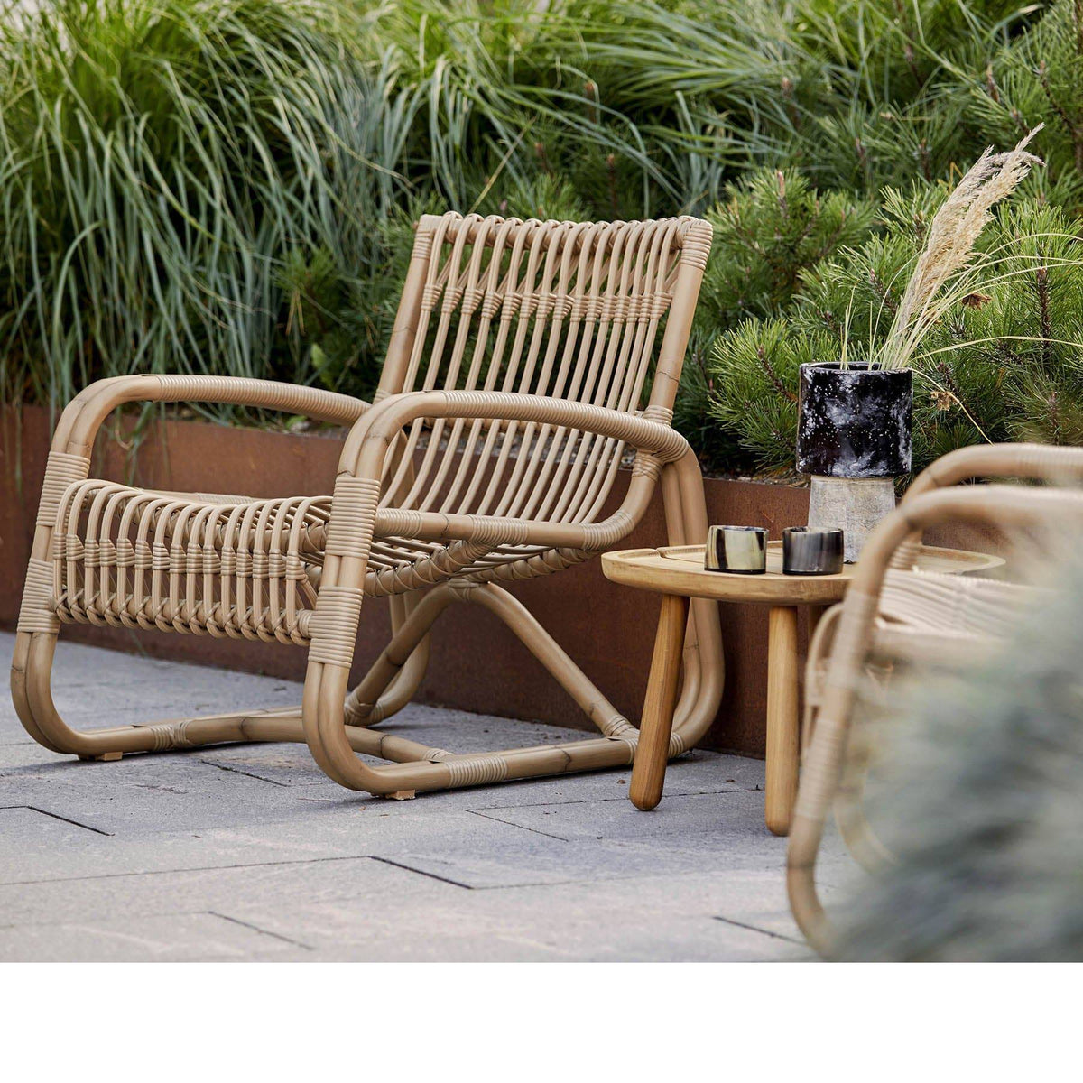 Curve Lounge Chair | Outdoor | Cane-line | Skandium London