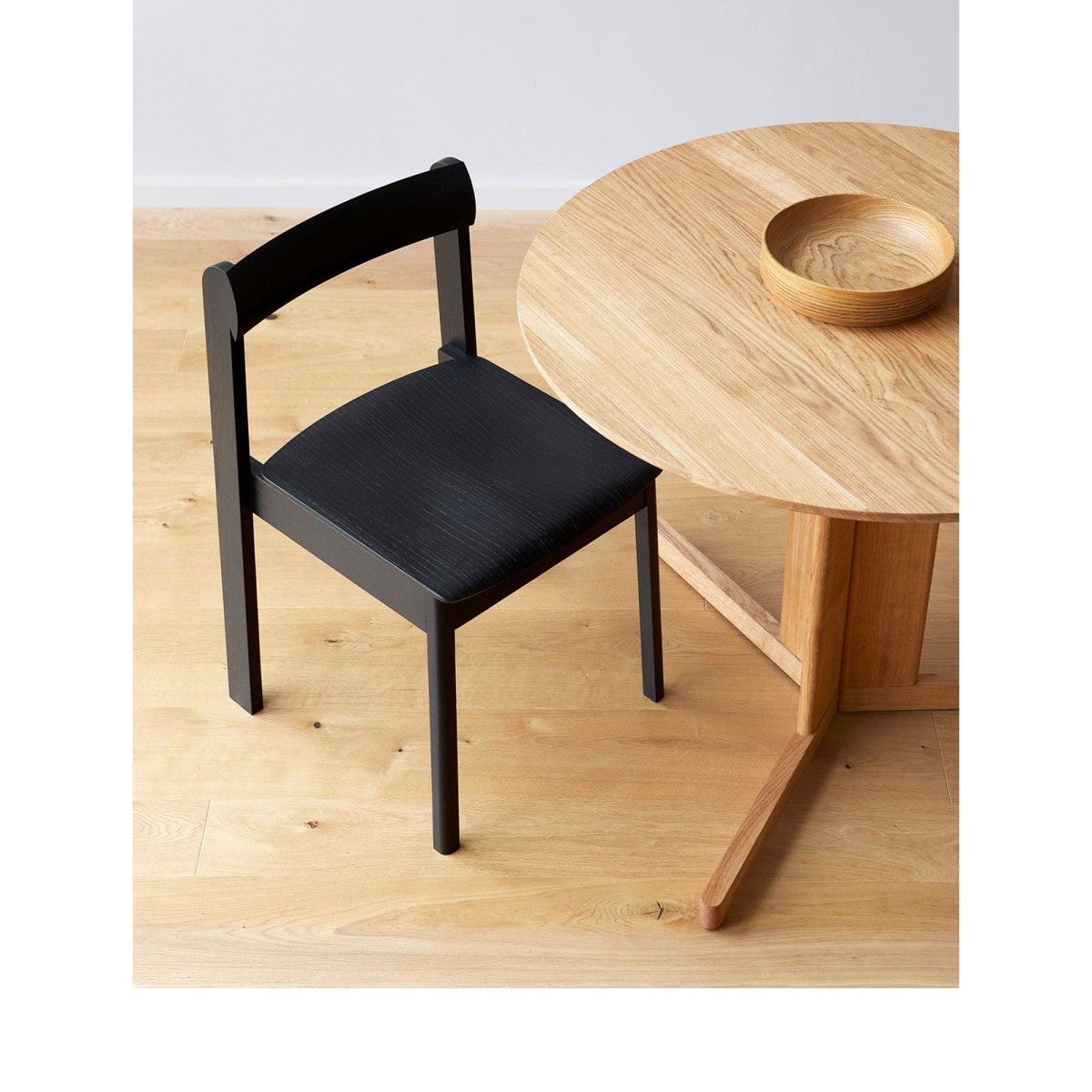Form & Refine - Trefoil Round Table Ø75 - Skandium London