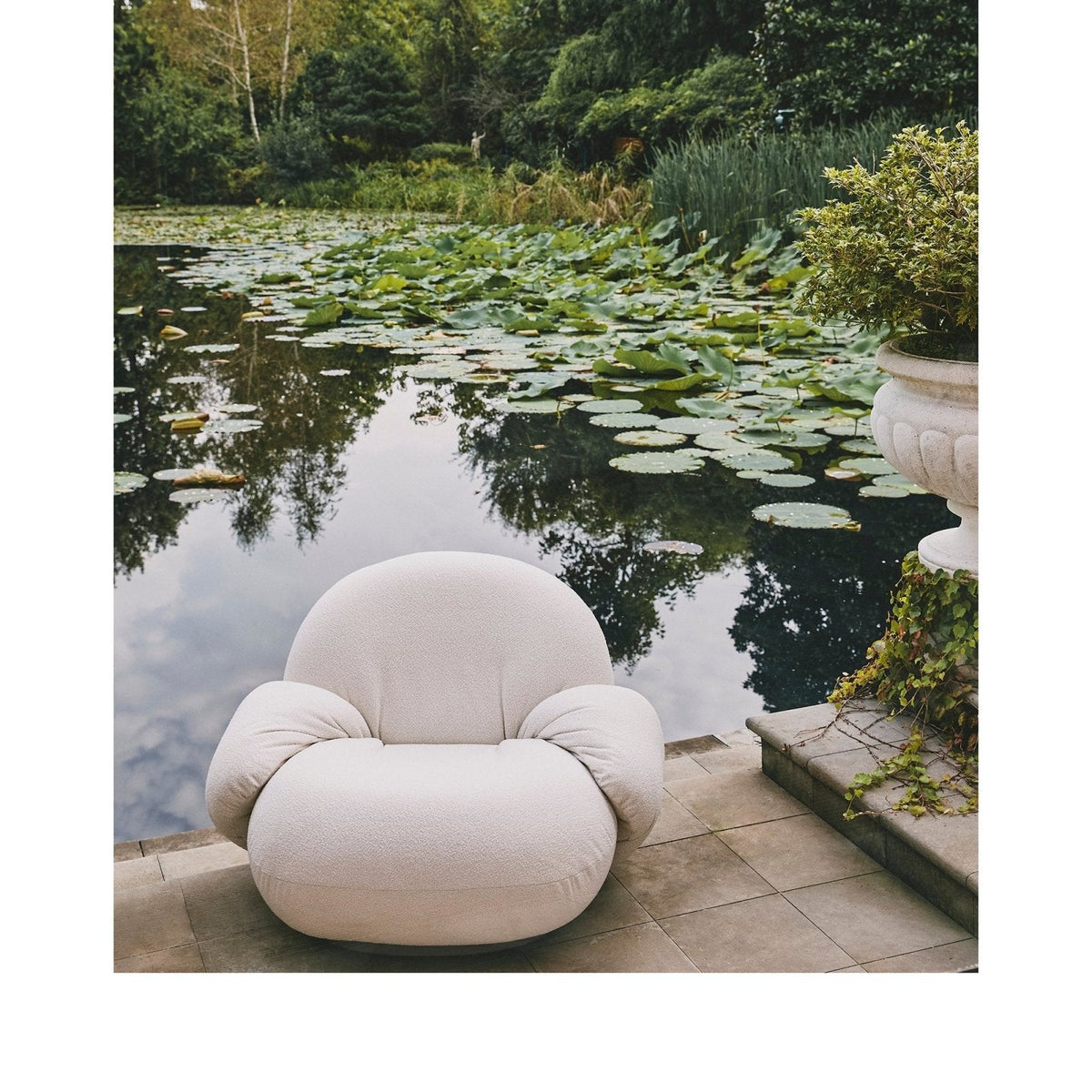 Gubi - Pacha Lounge Chair - Outdoor Swivel w. Armrest - Skandium London